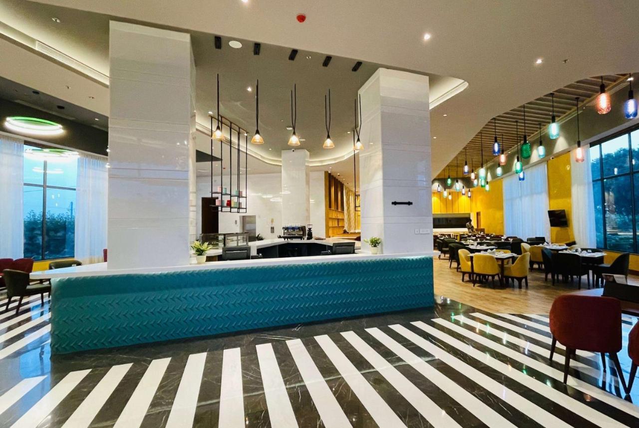 Ramada Encore By Wyndham Amritsar Airport Exterior photo