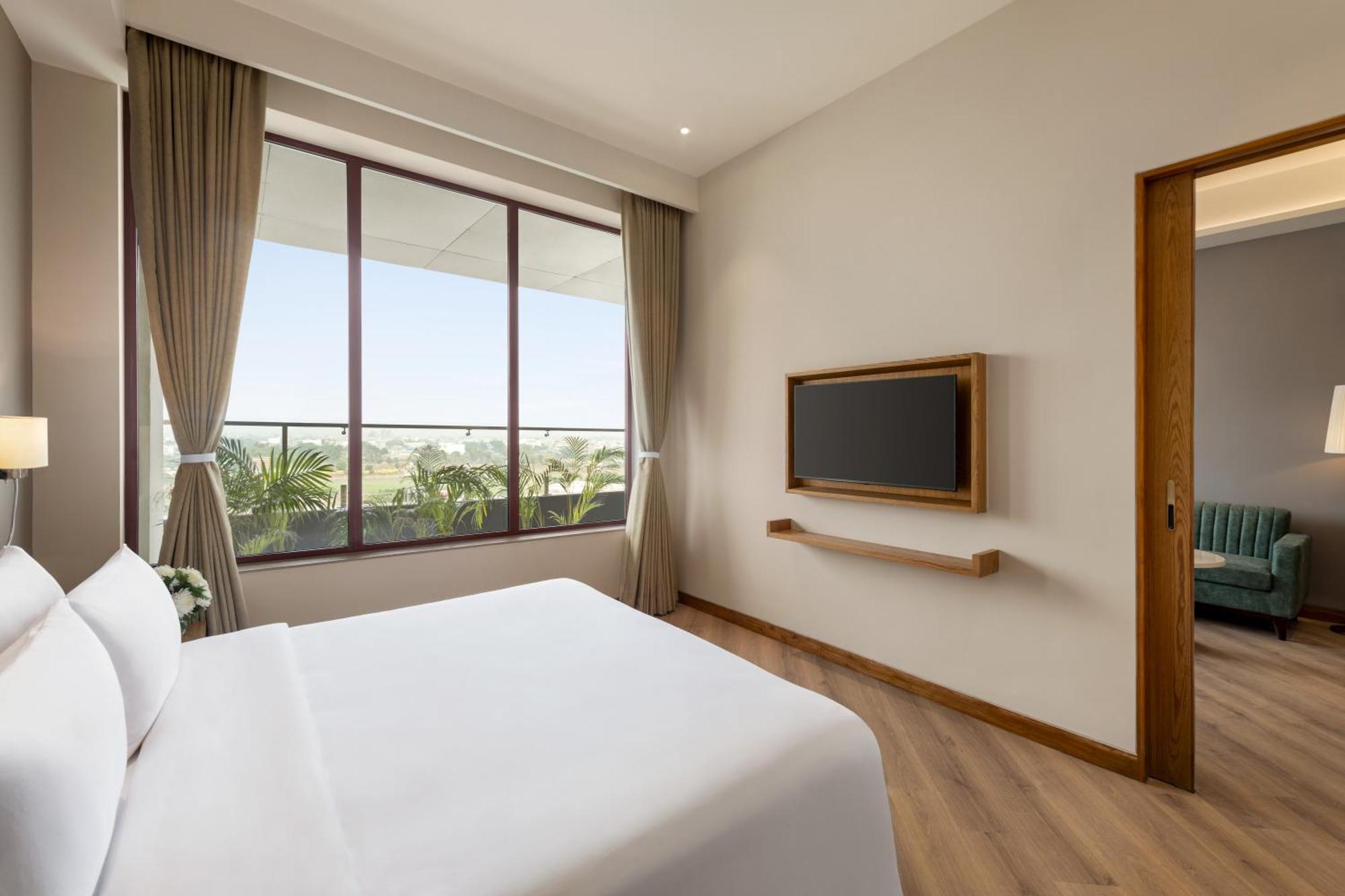 Ramada Encore By Wyndham Amritsar Airport Exterior photo