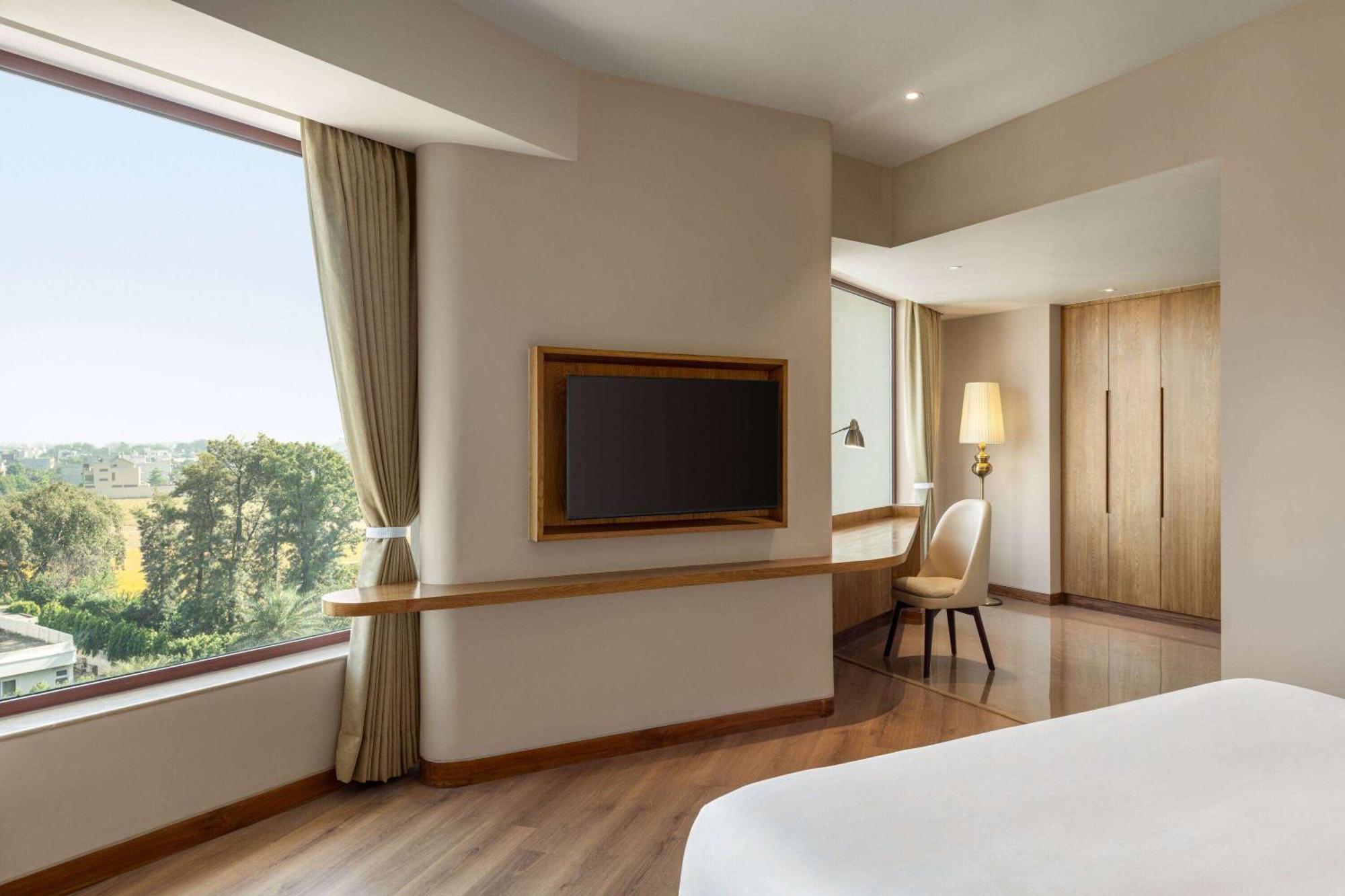 Ramada Encore By Wyndham Amritsar Airport Exterior photo