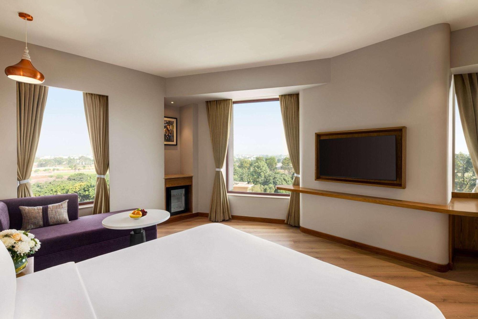 Ramada Encore By Wyndham Amritsar Airport Exterior photo