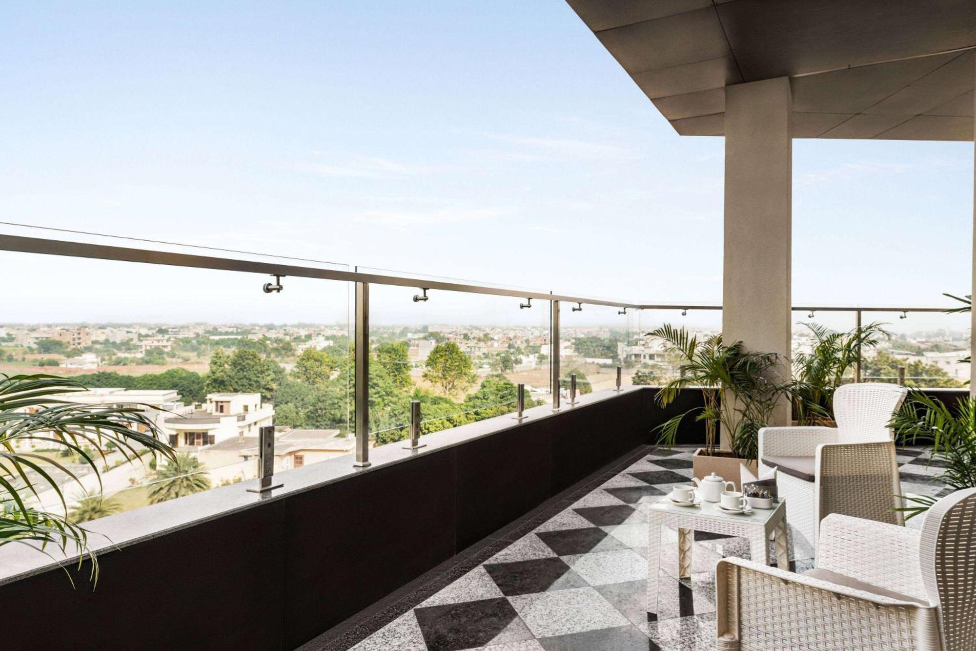 Ramada Encore By Wyndham Amritsar Airport Exterior photo